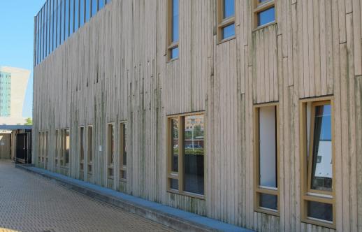 Loskomende houten gevelbekleding