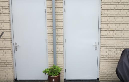 Vlakke samengestelde deuren als bergings- of poortdeur