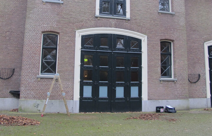 Monumentale deuren onderzocht