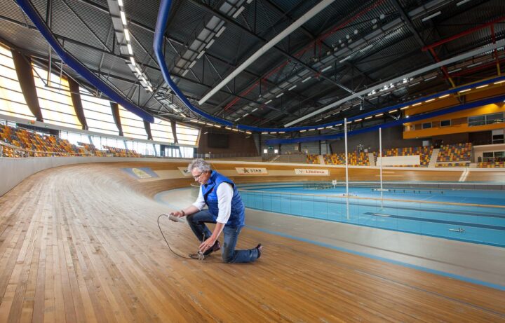 Een splinterende wielerbaan – wat is precies de oorzaak?
