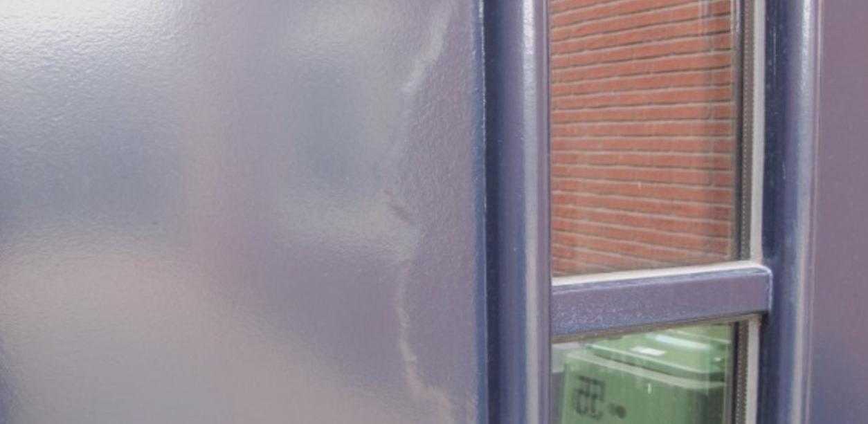 zwellen-dubbele-naar-buiten-draaiende-vlakke-garagedeuren-101